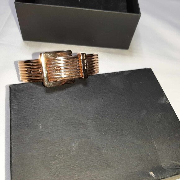 Michael Kors bracelet in a belt design. - Picture 2 of 6